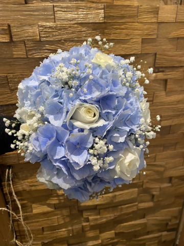 Blue hydrangea & rose & gyp neat bouquet