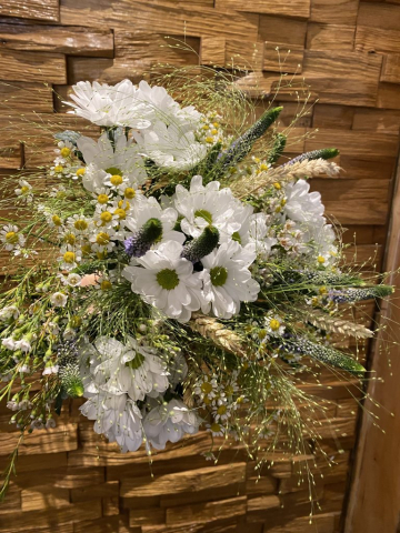 Natural wild flowers bridal bouquet