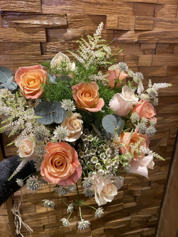 Peaches & cream bridal bouquet