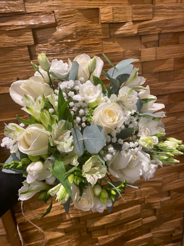 white flower brides bouquet