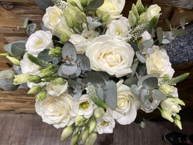 natural rustic wedding flowers