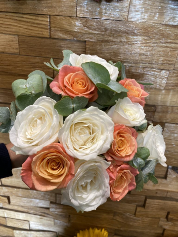 Hand tied of roses bouquet