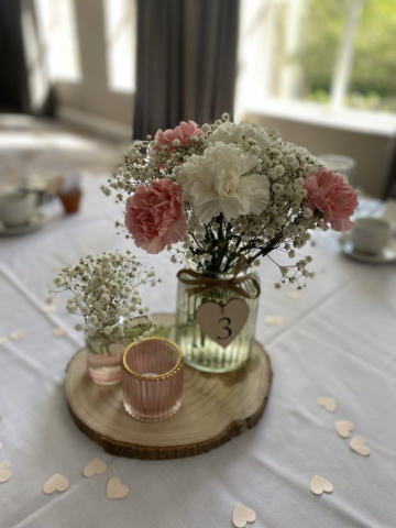 carnations & gyp table decoration