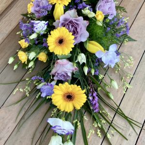 Single ended tear drop shape tribute. Available in any colours of your choosing