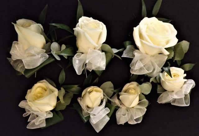 Ladies bridal party ivory roses ivory bows