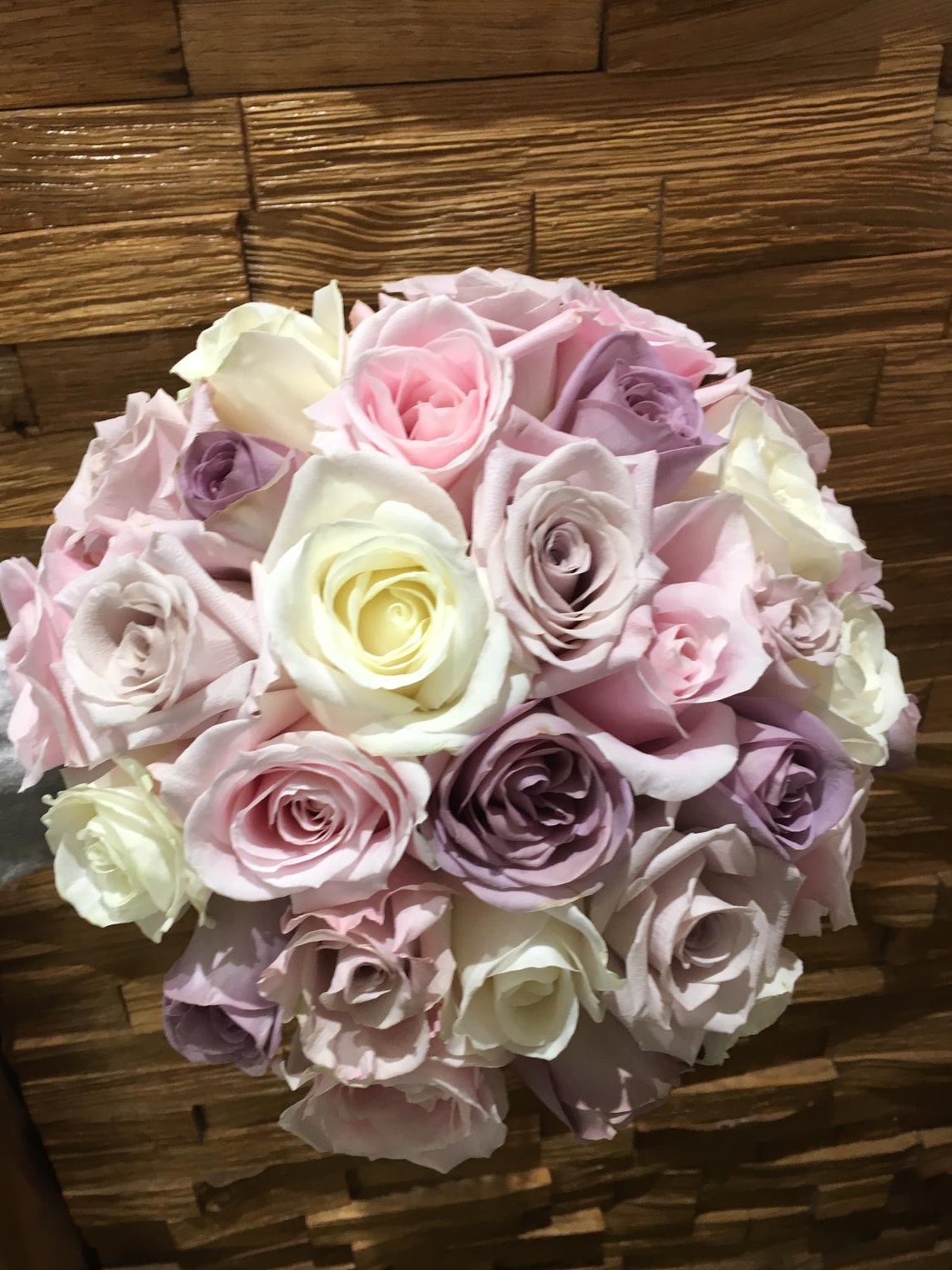 Lilac pink & white roses