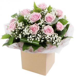 12 PINK ROSES