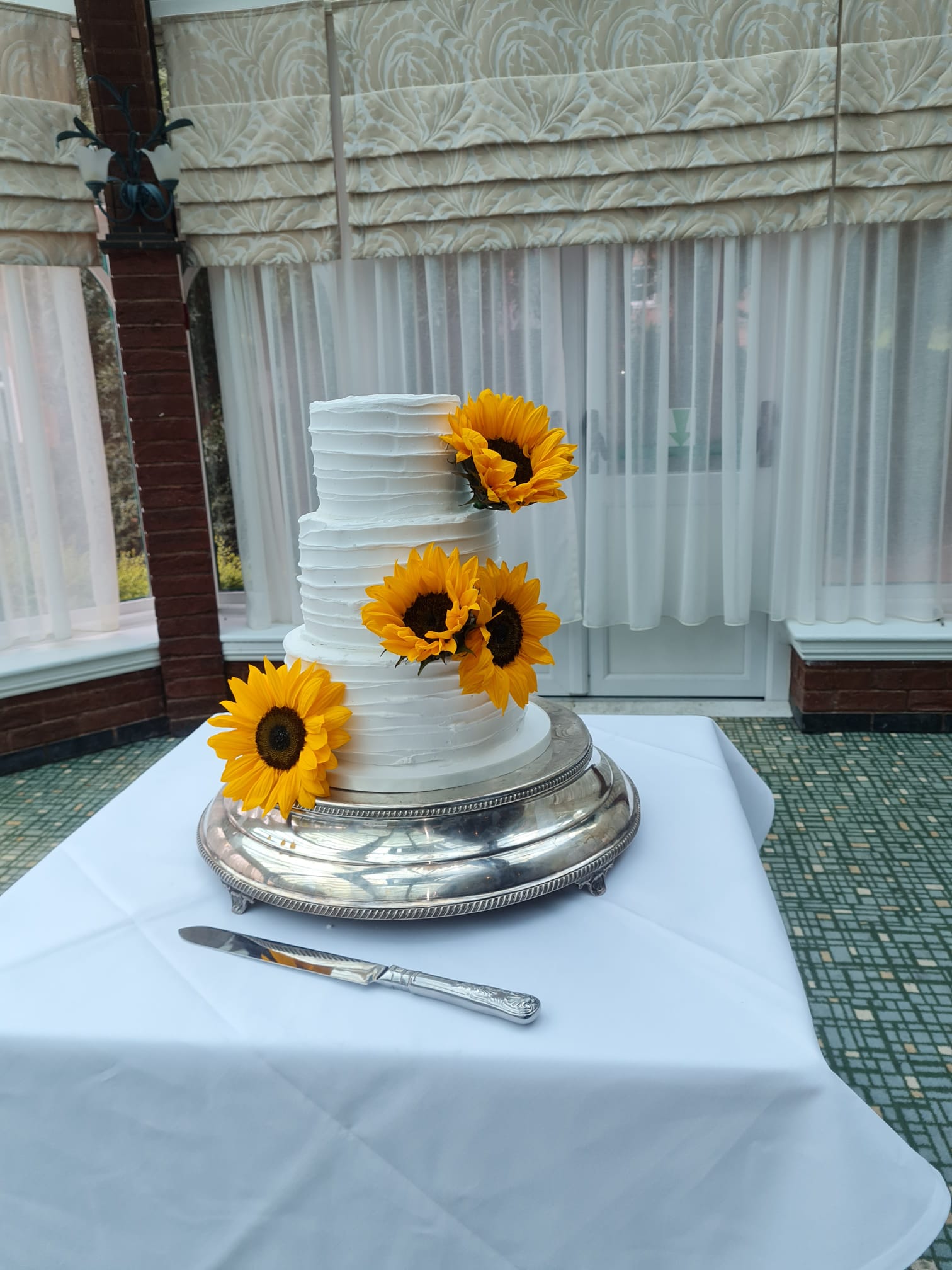 Sunflower wedding cake Ardencote manor